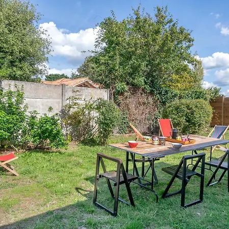 A 300m Des Plages, Maison Pour 9 Adultes Holiday home *